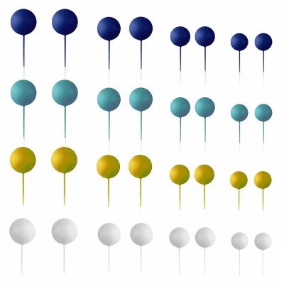 Pinos coloridos em azul escuro, verde azulado, amarelo e branco organizados por tamanho