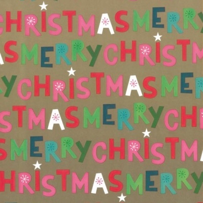 Papel de embrulho com letras coloridas a dizer MERRY CHRISTMAS e estrelas brancas