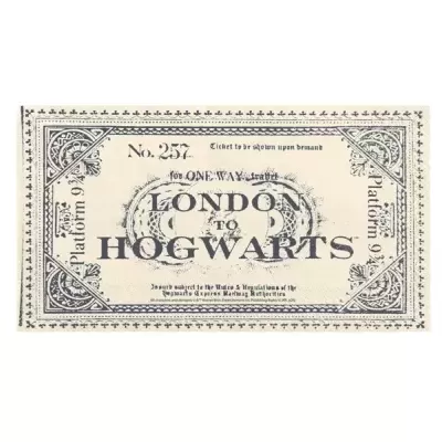 Bilhete clássico de viagem Londres para Hogwarts em papel bege com texto preto