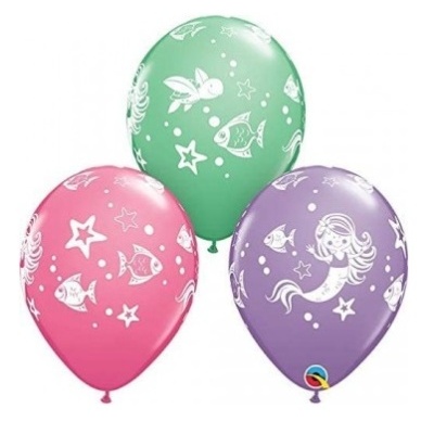 Balões coloridos com desenhos de sereia e peixes