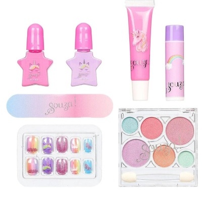 Set infantil de cosméticos coloridos incluindo esmaltes, lima, unhas postiças, sombras, baton e gloss com temas de unicórnio e arco-íris