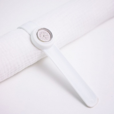 Relógio de pulso branco de silicone com mostrador redondo