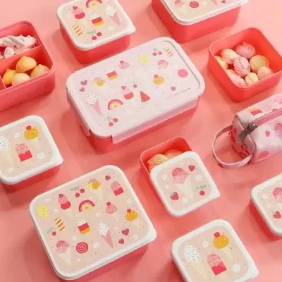 Conjunto de caixas de plástico cor-de-rosa com tampas decoradas e estojo rosa
