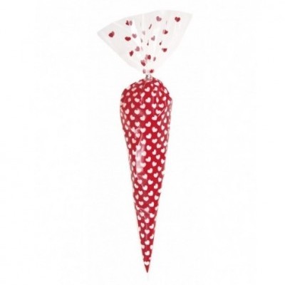 Cone de papel vermelho com corações brancos em celofane transparente com corações vermelhos