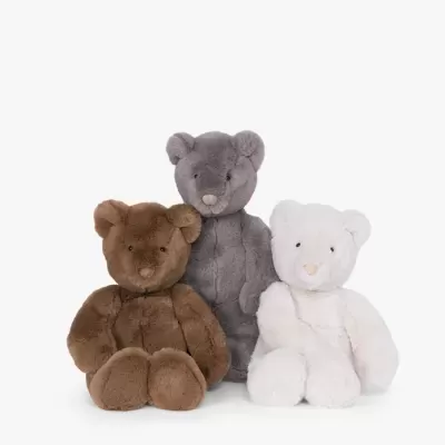 Ursinhos de peluche castanho, cinza e branco sentados