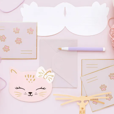 Cartões postais e papel de carta com motivo de gato e novelos de lã em fundo rosa