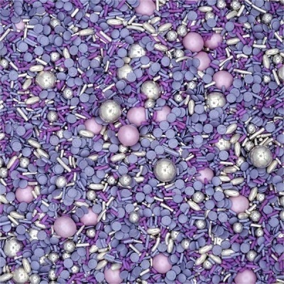 Mistura colorida de confeitos para decoração de bolos em roxo, lilás, prateado e branco