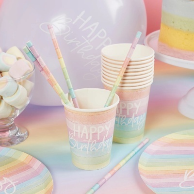 Conjunto de festa de aniversário em cores pastel com texto HAPPY Birthday
