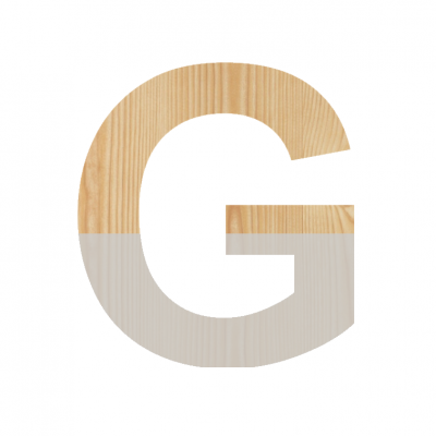 Letra G em madeira com pintura cinza claro na parte inferior