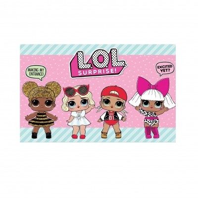Quatro bonecas LOL Surprise em fundo rosa com texto em balões