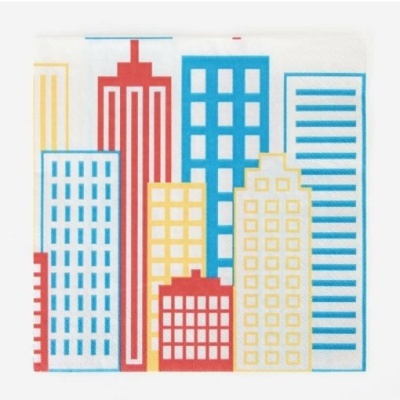 Toalha branca com desenho de edifícios coloridos em padrão geométrico