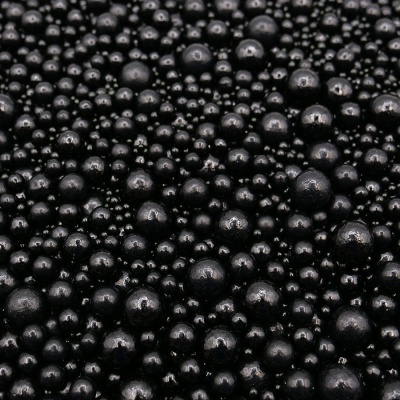 Bolinhas escuras decorativas de vários tamanhos num fundo escuro
