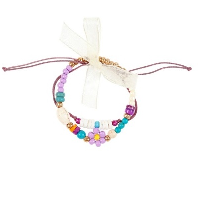 Pulseira colorida com cordão roxo, miçangas variadas e laço branco