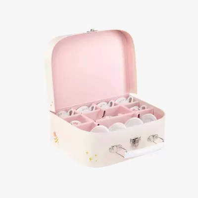 Conjunto infantil de chá em porcelana dentro de mala decorativa cor-de-rosa e creme