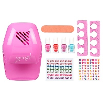 Conjunto de manicure rosa com verniz, limas, separadores e autocolantes