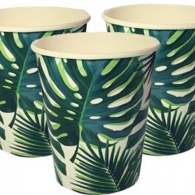 Copos descartáveis de papel com padrão de folhas verdes