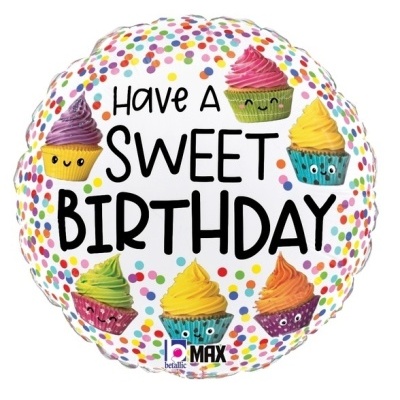 Balão redondo decorado com cupcakes coloridos e o texto 'Have a Sweet Birthday'.
