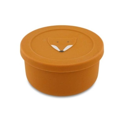 Recipiente redondo laranja com tampa e um rosto de raposa em relevo