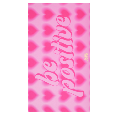 Toalha rosa com corações e texto 'be positive' em letras cursivas