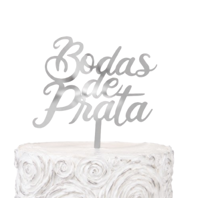 Topo de bolo prateado com texto Bodas de Prata em bolo branco texturizado