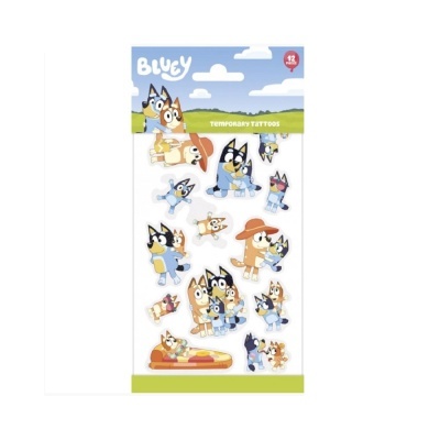 Tatuagens temporárias Bluey com personagens coloridos em embalagem azul e verde.