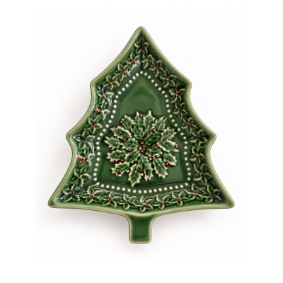 Prato cerâmico verde em forma de árvore de Natal com decoração de bagas vermelhas