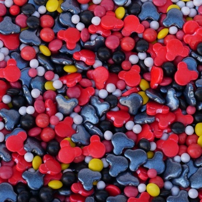 Sprinkles coloridos em formas variadas para decoração de bolos