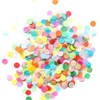 Confete redondo colorido em várias cores sobre fundo branco
