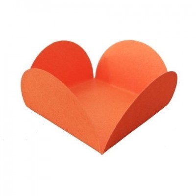 Caixa pequena de papel laranja com bordas arredondadas