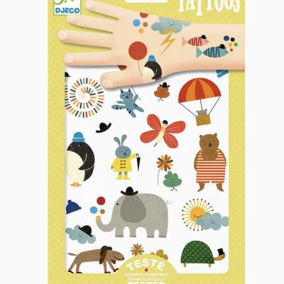 Pacote de tatuagens temporárias com desenhos de animais coloridos e texto TATTOOS e TESTÉ DERMATOLOGIQUEMENT DERMATOLOGICALLY TESTED.