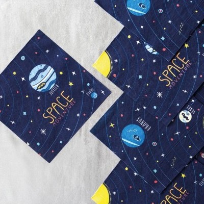 Guardanapos de papel com tema espacial e texto 'SPACE ADVENTURE'
