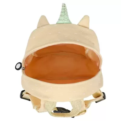 Mochila infantil bege com chifre verde e orelhas pequenas aberta mostrando interior laranja
