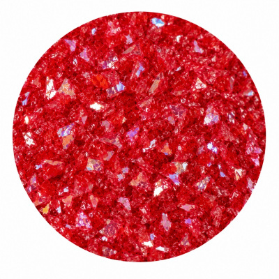 Cristais vermelhos brilhantes com reflexos iridescentes em círculo