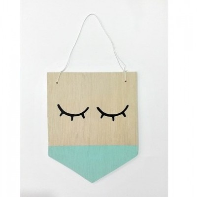 Painel decorativo de madeira com olhos desenhados e corda para pendurar