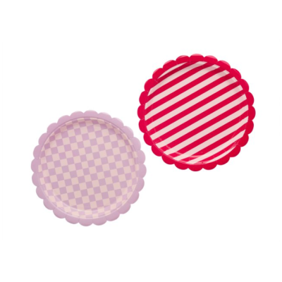 Dois pratos descartáveis de papel com padrões xadrez e riscas em rosa, lilás, vermelho e branco.