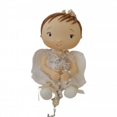 Boneco anjo decorativo vestido branco segurando terço prateado