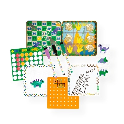 Conjunto de jogos infantis com temas de dinossauros coloridos e marcadores para desenho