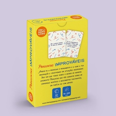 Caixa amarela de cartas 'Perguntas Improváveis' da THE HAPPY GANG em fundo lilás