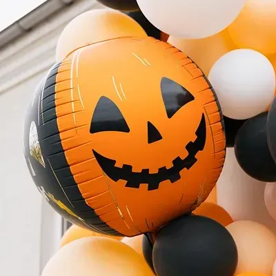 Conjunto de balões decorativos para Halloween com balão redondo laranja de abóbora sorridente.