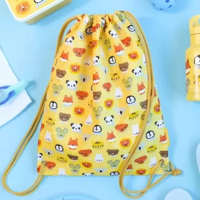 Mochila saco amarela com animais e cordões amarelos