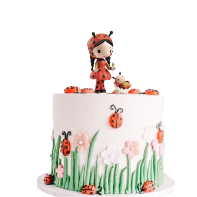 Bolo decorado com flores e joaninhas em creme.