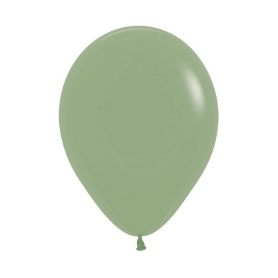 Balão verde em látex sobre fundo branco
