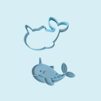 Cortadores de massa em forma de narval em plástico azul claro
