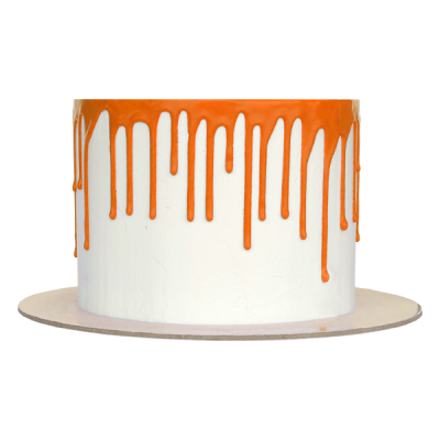 Bolo branco com cobertura laranja a escorrer pelas laterais