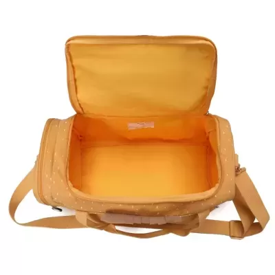 Mala de viagem bege aberta com interior amarelo acolchoado