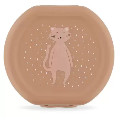 Estojo castanho claro com desenho de gato rosa e manchas brancas.