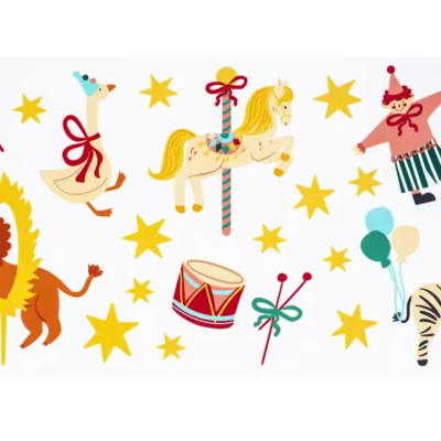 Ilustração de animais e objetos de circo coloridos sob fundo branco