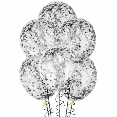 Cinco balões transparentes com confetes prateados amarrados com fitas pretas