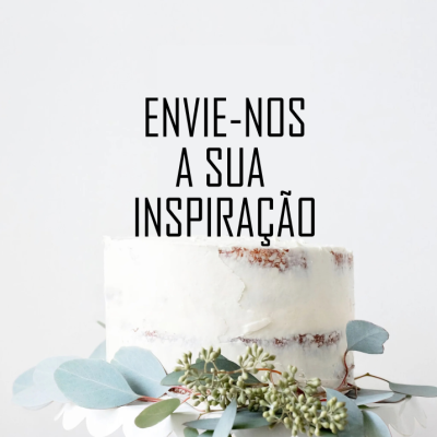 Bolo branco simples com decoração de folhas verdes e texto preto sobre fundo branco