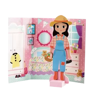 Boneca de papel vestida com chapéu amarelo e jardineira azul num quarto cor-de-rosa com mobília e brinquedos.